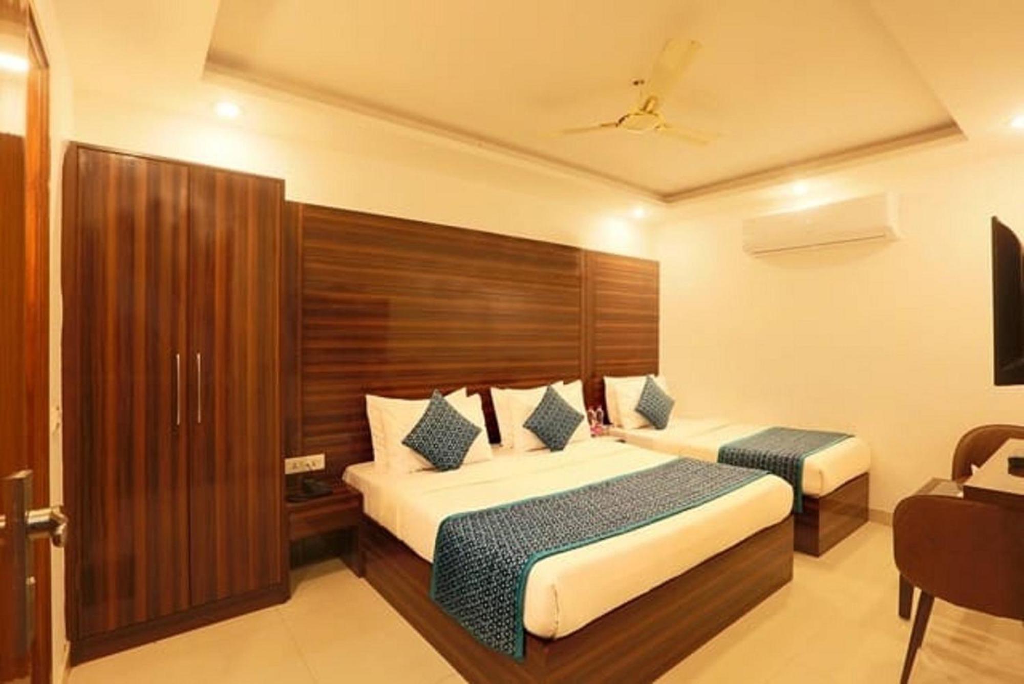 Hotel Chanakya Inn ニューデリー エクステリア 写真