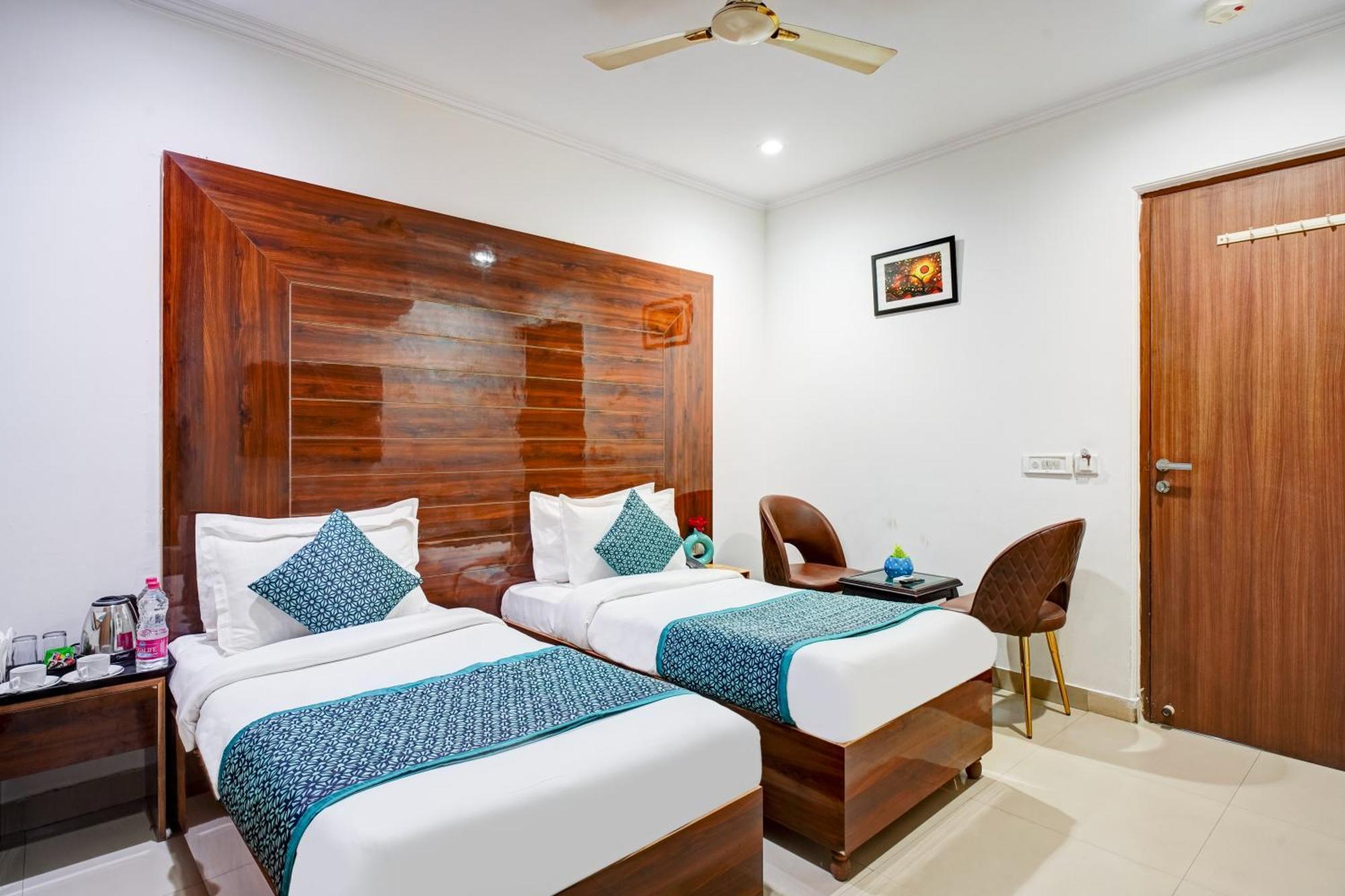 Hotel Chanakya Inn ニューデリー エクステリア 写真