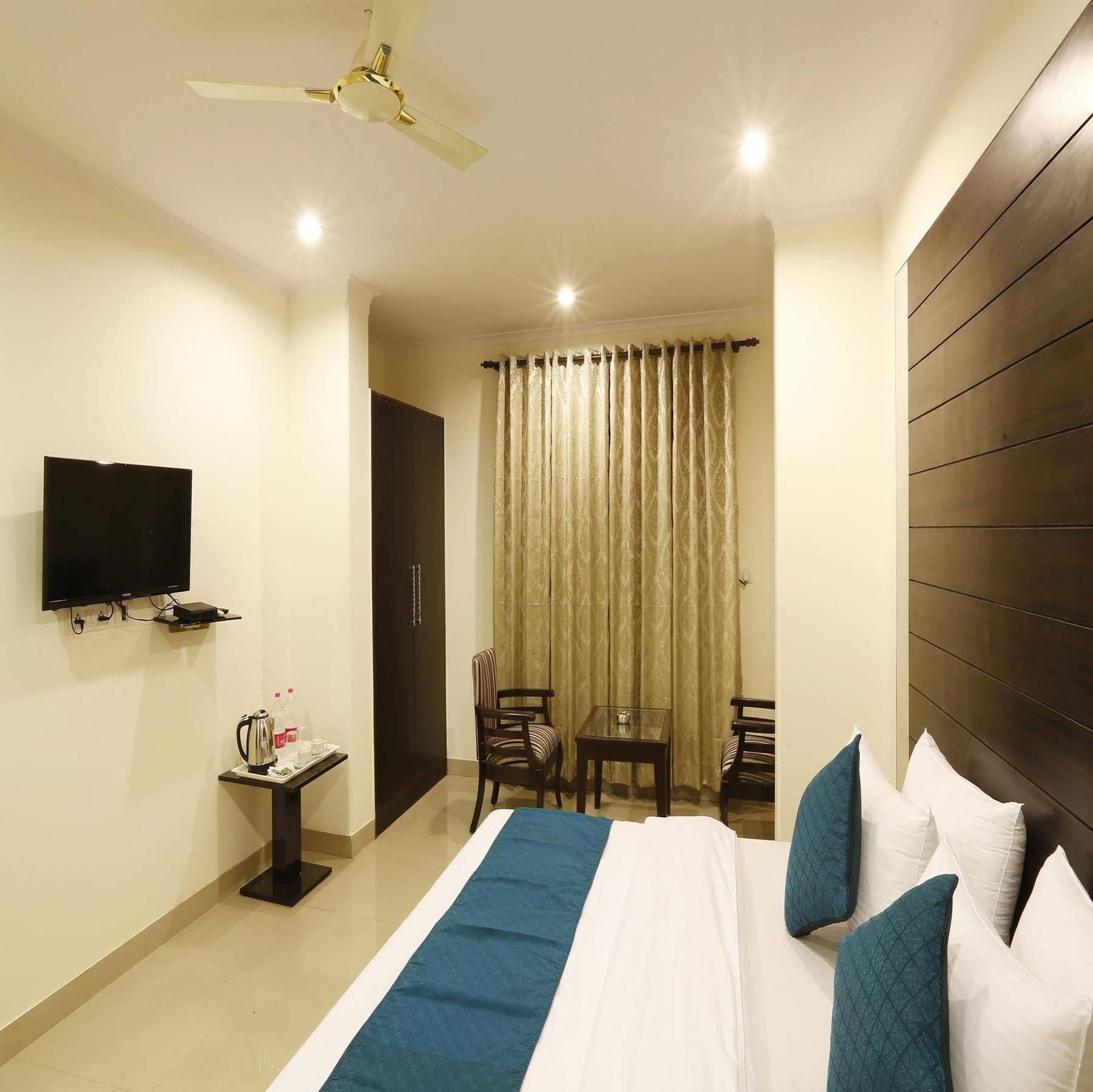 Hotel Chanakya Inn ニューデリー エクステリア 写真